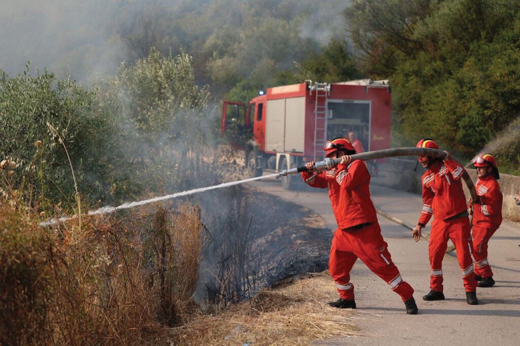 Pas zjarreve të verës, qeveria vendos fond të dedikuar për pajisje dhe infrastrukturë të bashkive